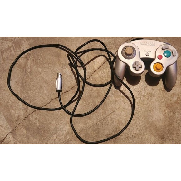 Nintendo GameCube Controller - Silver - Picture 1 of 4